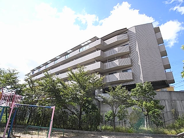 シャトー東寝屋川の外観