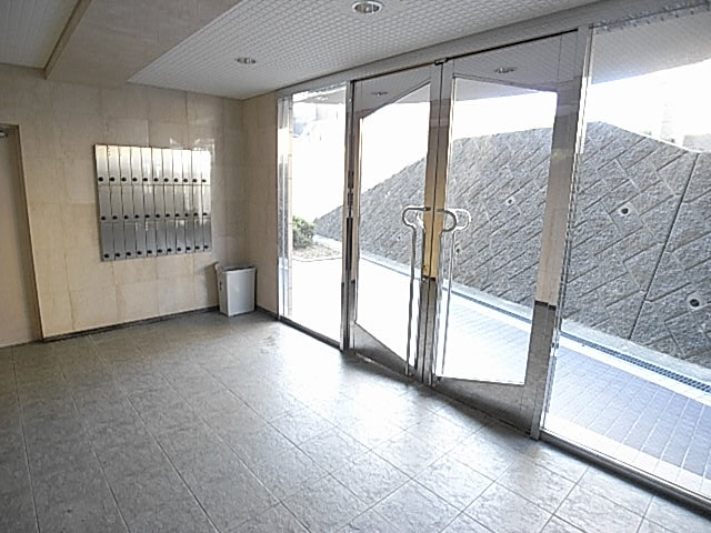 シャトー東寝屋川のエントランス