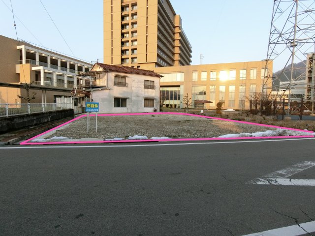 八鹿病院西玄関近くの土地