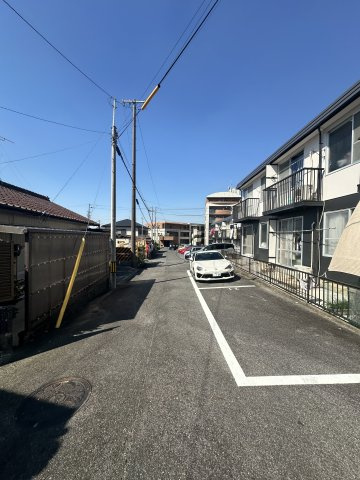 ハイツ東新C棟の駐車場