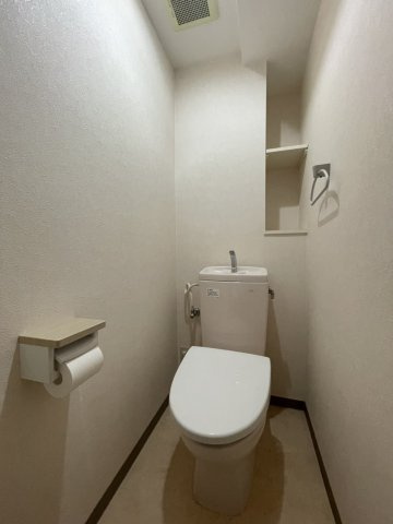 エトアール甲子園口のトイレ|ゆったりとした空間のトイレです