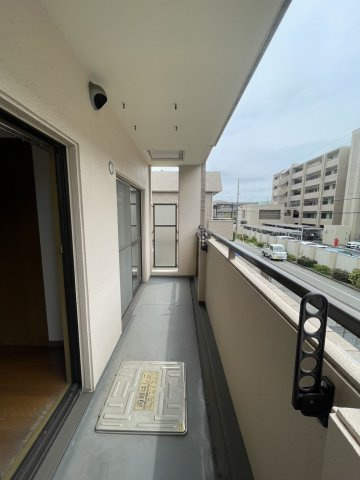 エトアール甲子園口のバルコニー|外からの目が気にならないバルコニーで洗濯物が干せます