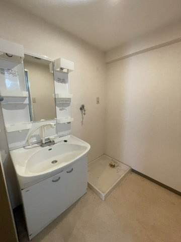 エトアール甲子園口の洗面所|明るい洗面所です