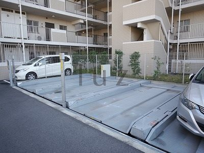 サンクレイドル横濱鶴見Ⅱの駐車場