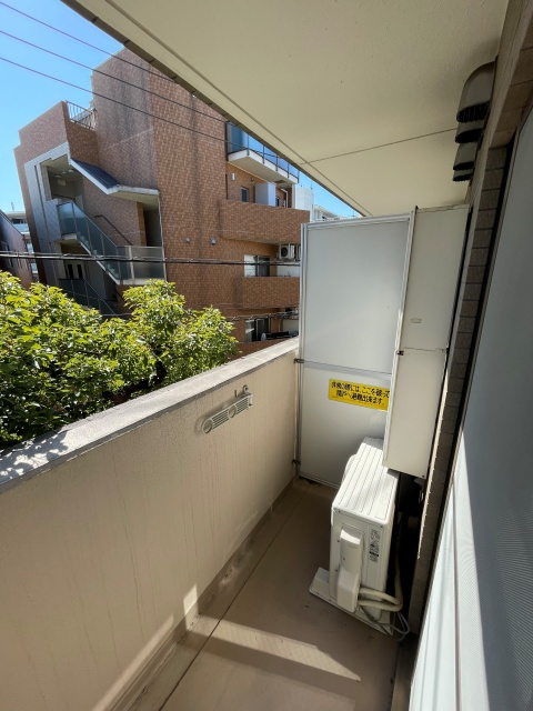 ルーブル都立大学のバルコニー