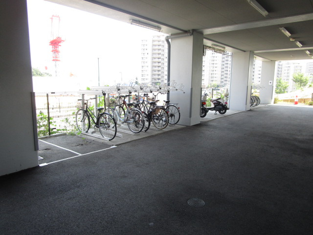 グランヴァレー彩都の駐車場