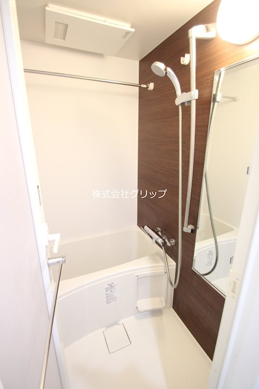 Le'a横濱西口弐番館の浴室
