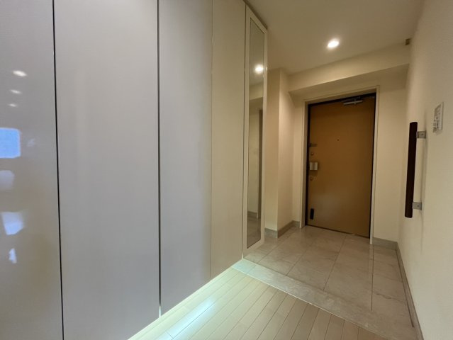 アパガーデンコート烏丸錦の玄関