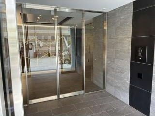 大阪市浪速区敷津東１丁目の賃貸マンションのエントランス