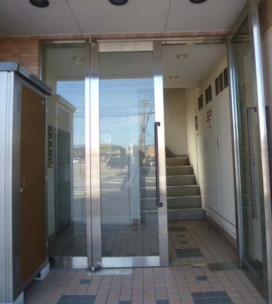 藤重参番館のエントランス