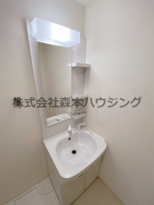 【独立洗面台】 | 　badge四条畷 | 独立洗面台、小物を置くことができて便利です