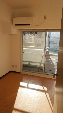 使い勝手のいい洋室です