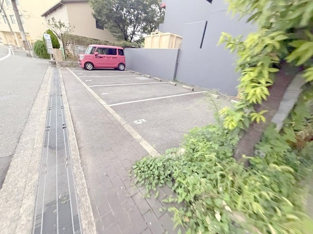 ミツヤパークウエストの駐車場