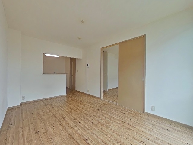 サンビレッジ南春日丘F棟の居間・リビング