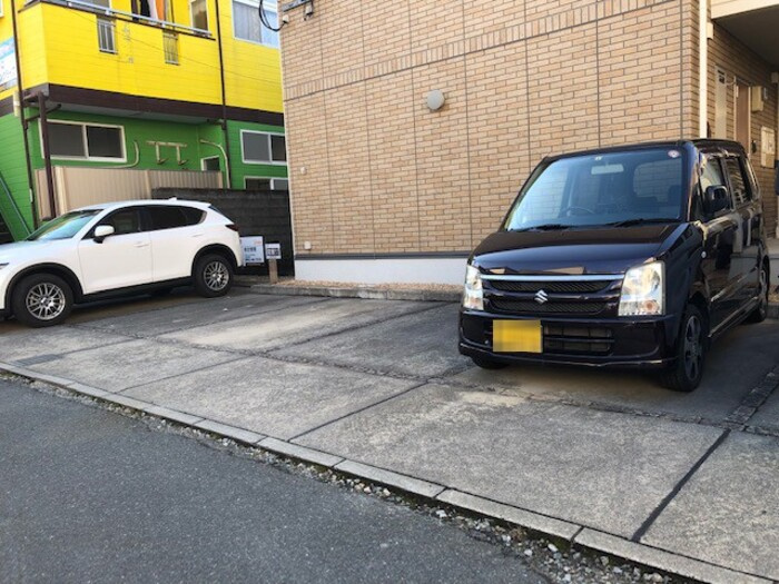 セジュール・ペルルの駐車場|駐車スペースもあります☆