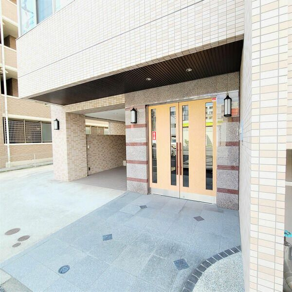 エトワール新杉田のエントランス