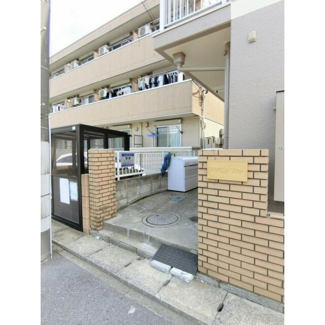 ダイアモンドフラットのエントランス