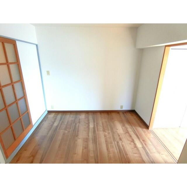 ダイアモンドフラットの洋室