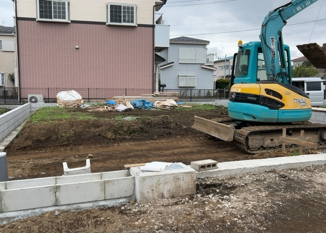 【外観】 | 土地購入を検討されている場合、境界杭がない状態で購入してしまうと境界確定測量をする必要があり、費用がかかります。購入の前に、売主、隣土地所有者立ち合いのもと境界を確定し境界杭を設置するのがベストです。