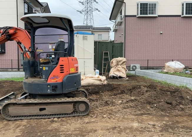 【外観】 | 土地の形が極端に長細かったり、狭小地、あるいは道路との高低差がある傾斜地だった場合、後々売ろうとしても買い手がつかない場合もあります。後々、売却することになった時に価値の下がらない土地を選びましょう。