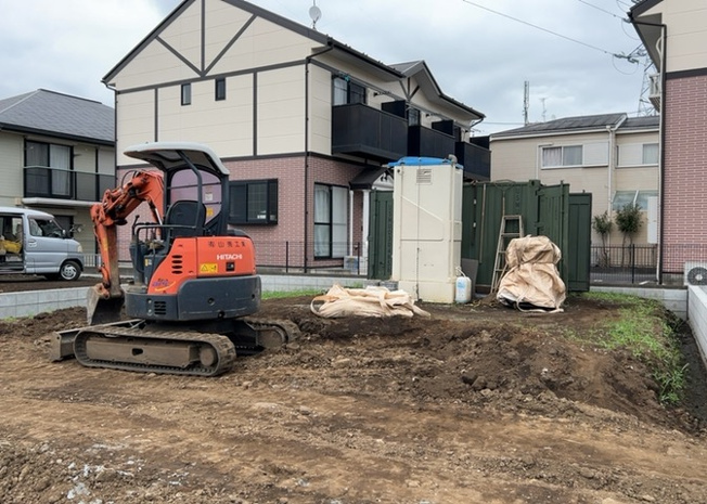 【外観】 | 土地を買う際、住む地域の自治体や福祉の補助制度にも注目してみましょう。子供や老人の医療補助やゴミ出しのルールなど、自治体によってルールに大きな違いがあるため、暮らしやすい土地で判断するとよいでしょう。