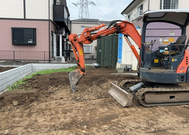 【外観】 | 人が暮らすうえで日光は大切な要素となります。日当たりの良さは譲れないポイントですね。併せて近くに大きな建築物の建築予定がないか、あるいはそれが可能な土地が近くにないか事前に確認することもお勧めします。