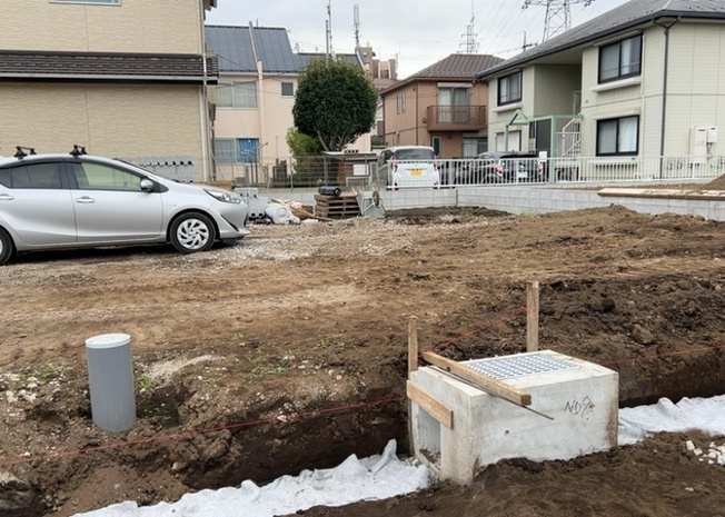 【外観】 | 隣家の土地はどうなっているのか、生活利便施設が近くにあるのか、学校まで近いかなど、お客様のライフスタイルにあわせたイメージが重要です。また、近くにあると困る施設が近くにないかも確認するといいでしょう。