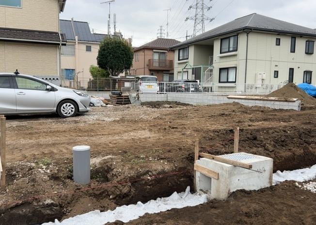【外観】 | 土地購入を検討されている場合、境界杭がない状態で購入してしまうと境界確定測量をする必要があり、費用がかかります。購入の前に、売主、隣土地所有者立ち合いのもと境界を確定し境界杭を設置するのがベストです。