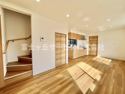 【居間・リビング】 | 浜松市中央区坪井町 中古戸建て | リビングダイニングです