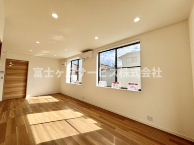 【居間・リビング】 | 浜松市中央区坪井町 中古戸建て | リビングです