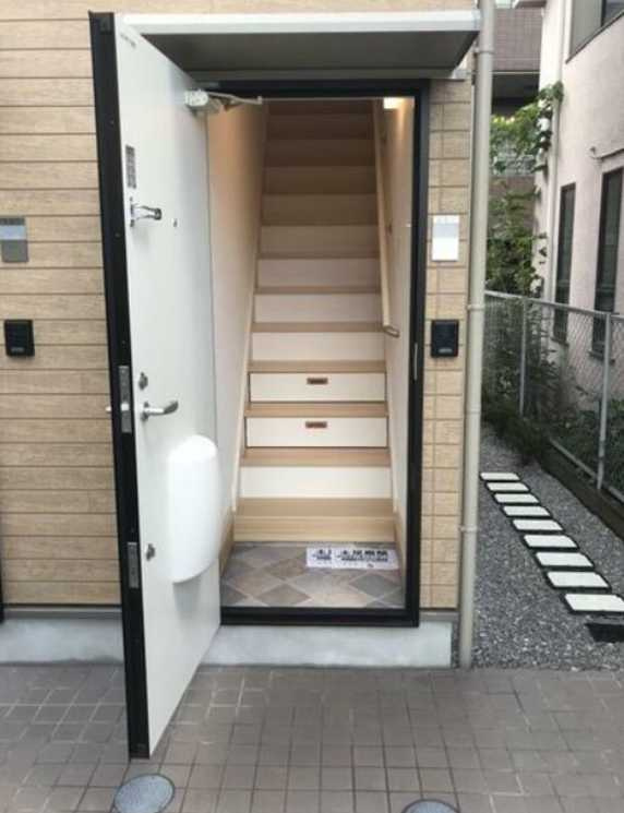 サンプレイス用賀　最上階　ネット無料　築浅のエントランス