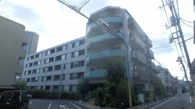 プレシス市谷台町坂の外観