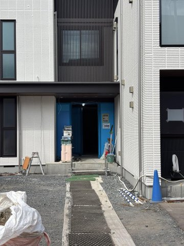 ローソン 徒歩7分。コンビニ 560m