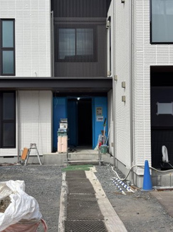 ローソン 徒歩7分。コンビニ 560m