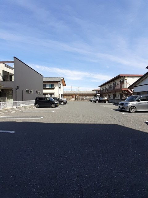 カーサ・セレーノの駐車場