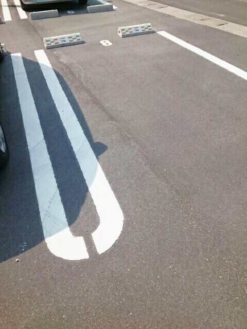 ジョビアル　コートの駐車場