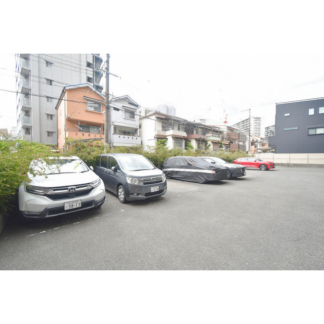 レジデンス京橋スクエアの駐車場