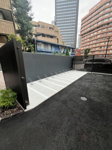 オープンレジデンシア新宿ザ・ハウスの駐車場|駐輪場