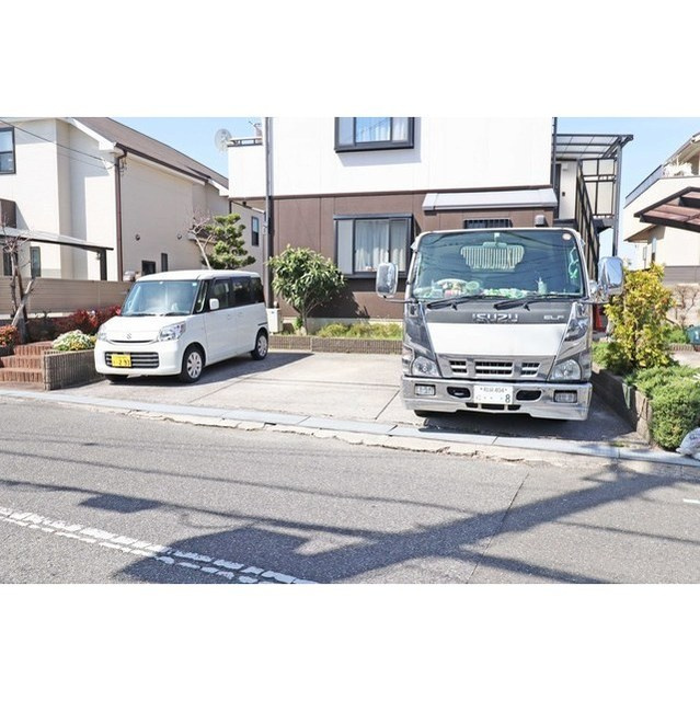 エスポワール桜ヶ丘の駐車場