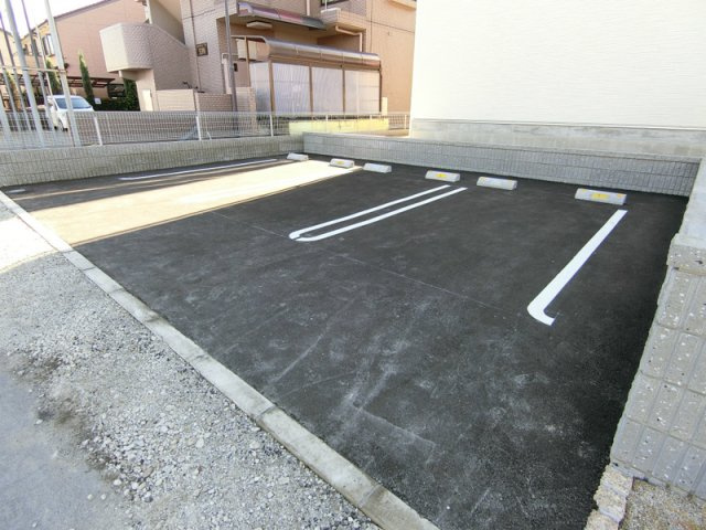 リブリ・ポーラスターナインの駐車場