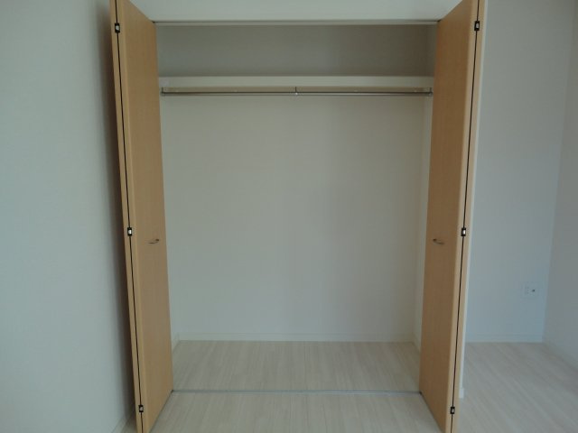 レジデンス鶴田の収納|クローゼット内