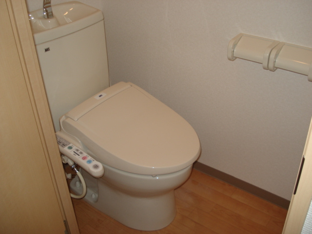 グリーングラス弐番館のトイレ|シャワー付トイレ
