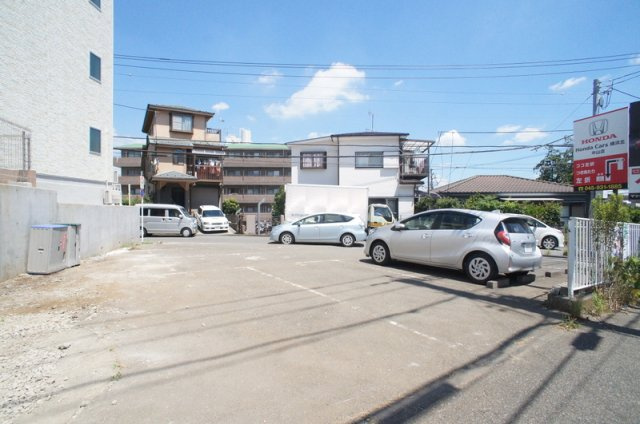 リブリ・ビエント中山の駐車場