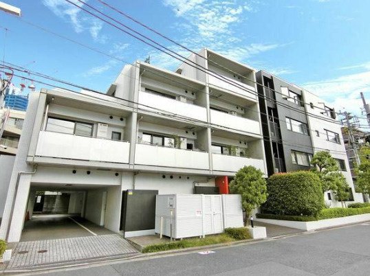 小田急コアロード六本木フロンテの外観