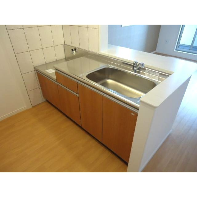 各務原市各務おがせ町９丁目のアパートのキッチン