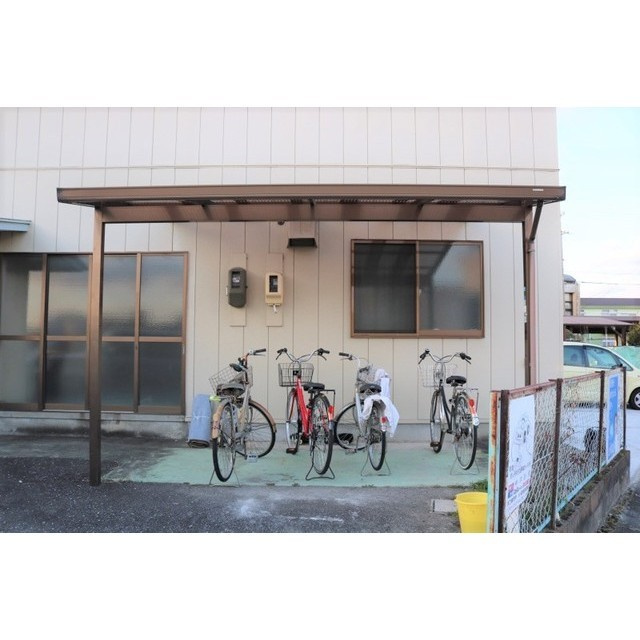 岐阜市領下の倉庫の外観