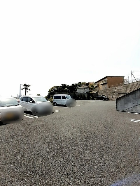 クイーン・ヒルズの駐車場