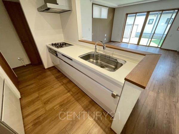 伊勢崎市戸谷塚町中古一戸建てのキッチン|明るいキッチンです