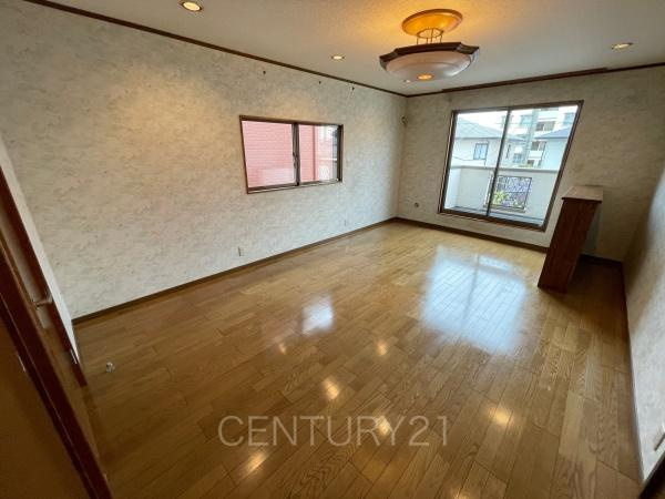 高崎市倉賀野町中古一戸建ての洋室|２面採光の明るい洋室です