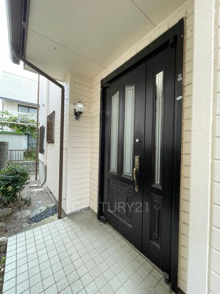 高崎市倉賀野町中古一戸建ての玄関|天井付き玄関ポーチ